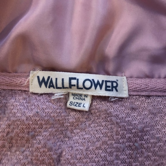 Pink thick fuzzy pullover. - Picture 7 of 7